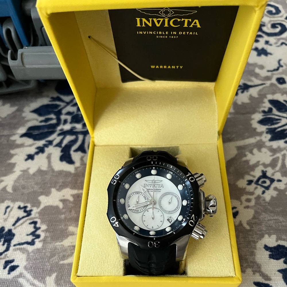 Invicta Viper Venom men’s chronograph watch. Absolutely beautiful!🇺🇸 new!